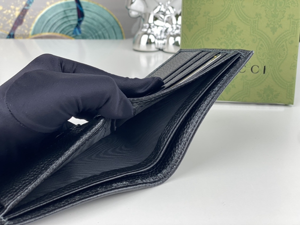 グッチ財布コピー着用イメージ